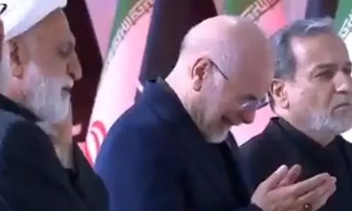 Khamenei farewell: ईरानी स्पीकर ग़ालिबफ और विदेश मंत्री अरागची रो पड़े Khamenei farewell: ईरानी स्पीकर ग़ालिबफ और विदेश मंत्री अरागची रो पड़े