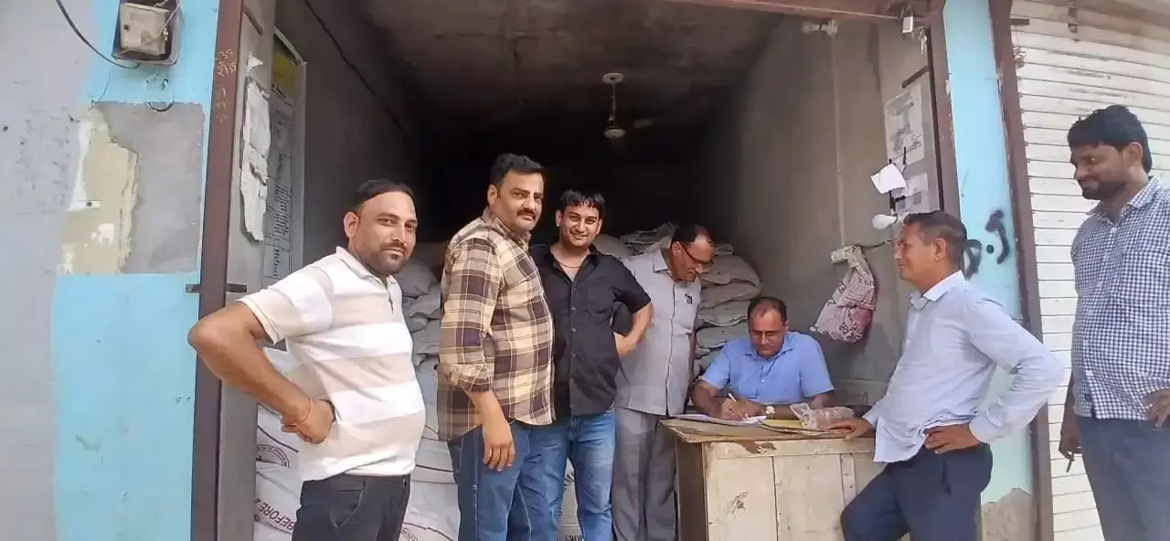 Sirsa: राशन डिपुओं पर सीएम फ्लाइंग की बड़ी कार्रवाई, सिरसा में मचा हड़कंप Sirsa: राशन डिपुओं पर सीएम फ्लाइंग की बड़ी कार्रवाई, सिरसा में मचा हड़कंप
