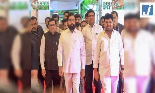 डिप्टी सीएम एकनाथ शिंदे अस्पताल में भर्ती, अत्यधिक थकान के बाद बिगड़ी तबीयत, हालत स्थिर डिप्टी सीएम एकनाथ शिंदे अस्पताल में भर्ती, अत्यधिक थकान के बाद बिगड़ी तबीयत, हालत स्थिर