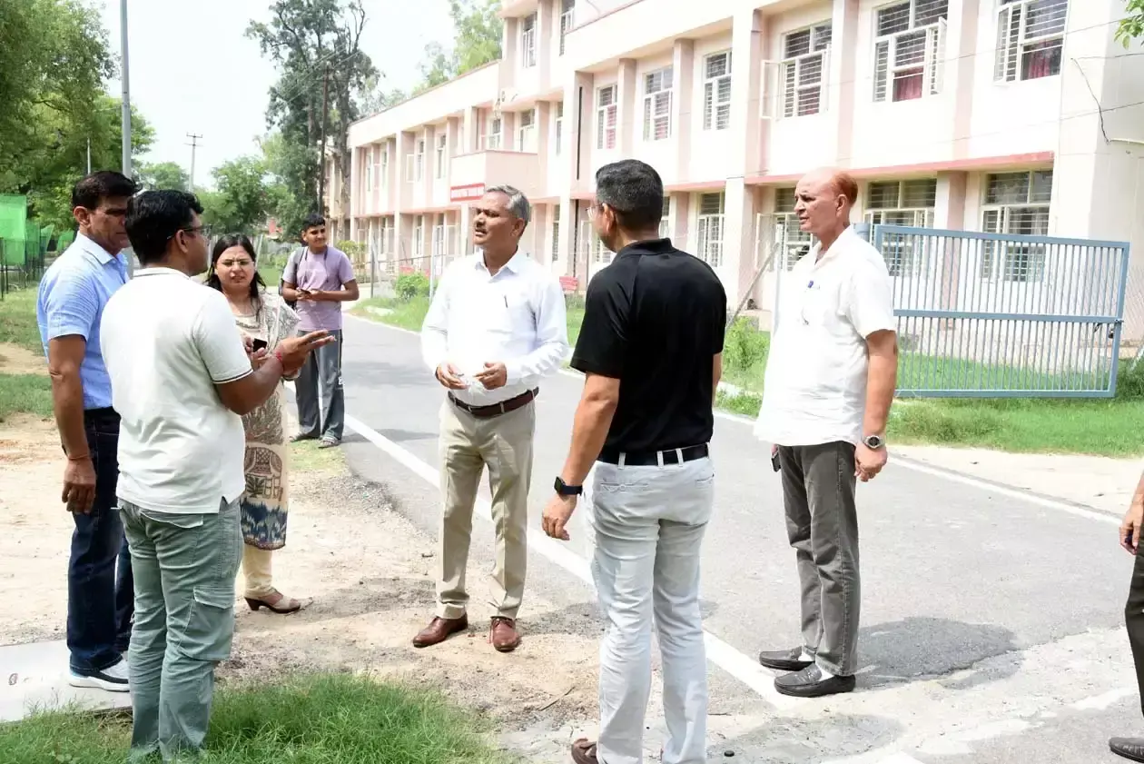 Hisar: परीक्षा को निष्पक्ष और सुरक्षित बनाने के लिए पुलिस-प्रशासन सक्रिय Hisar: परीक्षा को निष्पक्ष और सुरक्षित बनाने के लिए पुलिस-प्रशासन सक्रिय