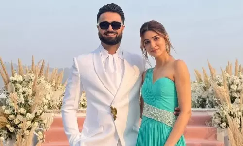 Kriti Sanon अपने कथित बॉयफ्रेंड कबीर बाहिया के साथ डिनर के लिए निकलीं Kriti Sanon अपने कथित बॉयफ्रेंड कबीर बाहिया के साथ डिनर के लिए निकलीं