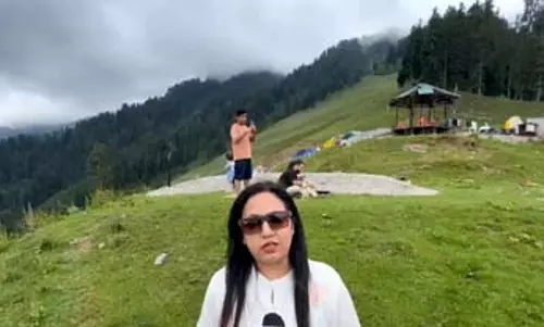 जम्मू-कश्मीर: सरथल वैली में बढ़ा पर्यटन, खूबसूरत नजारों का आनंद लेने पहुंच रहे लोग