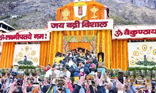 बद्रीनाथ धाम के चढ़ावे में गड़बड़ी का आरोप, जांच के लिए बनाई गई कमेटी