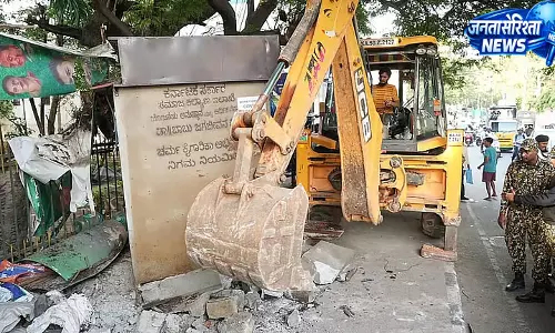 ‘सुरक्षित फुटपाथ’ अभियान चौथे दिन में, 202 किलोमीटर से अधिक अतिक्रमण हटाया गया ‘सुरक्षित फुटपाथ’ अभियान चौथे दिन में, 202 किलोमीटर से अधिक अतिक्रमण हटाया गया