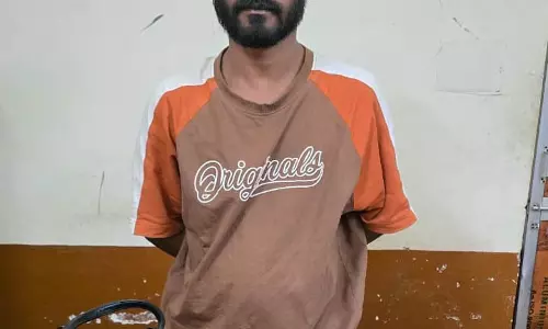 सरोना राधाकृष्ण मंदिर के पास झपटमारी करने वाला गिरफ्तार, अपराधी कल्लू दबोचा गया सरोना राधाकृष्ण मंदिर के पास झपटमारी करने वाला गिरफ्तार, अपराधी कल्लू दबोचा गया