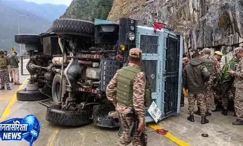जम्मू-कश्मीर के गांदरबल में दुर्घटना में CRPF के छह जवान घायल जम्मू-कश्मीर के गांदरबल में दुर्घटना में CRPF के छह जवान घायल