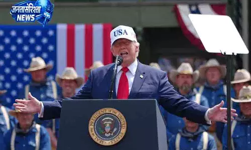 Trump ने व्हाइट हाउस फुटबॉल सभा का सुझाव दिया Trump ने व्हाइट हाउस फुटबॉल सभा का सुझाव दिया
