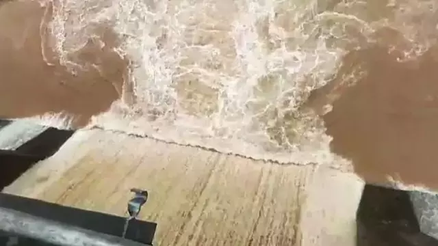 भारी बारिश के बीच कोरापुट के Machkund बांध का गेट खोला गया भारी बारिश के बीच कोरापुट के Machkund बांध का गेट खोला गया