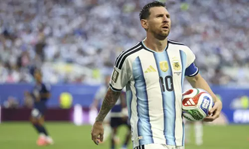 FIFA WC: अर्जेंटीना जीता पर मेसी सतर्क, टीम को दी सुधार की नसीहत