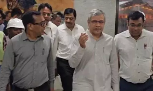 अहमदाबाद में बुलेट ट्रेन प्रोजेक्ट का निरीक्षण, रेल मंत्री बोले- गुजरात में 80 प्रतिशत काम पूरा अहमदाबाद में बुलेट ट्रेन प्रोजेक्ट का निरीक्षण, रेल मंत्री बोले- गुजरात में 80 प्रतिशत काम पूरा