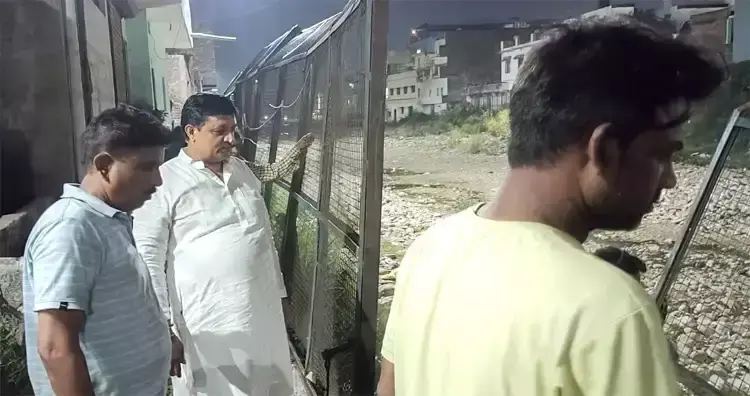 Haridwar: सुखी नदी पर सुरक्षा जाल लगवाकर पार्षद ने निभाई सामाजिक जिम्मेदारी
