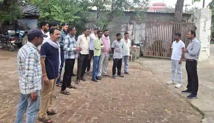 Haridwar: कूड़ा ढके बिना ले जाने पर निगम का एक्शन, कर्मचारी से मांगा जवाब