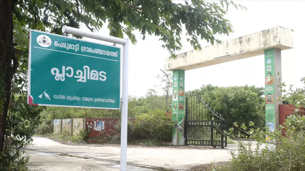 प्लाचीमाडा रिबर्थ: बंद पड़ी कोका-कोला फैक्ट्री कैसे बनी साउथ फिल्मों का बड़ा सेट? प्लाचीमाडा रिबर्थ: बंद पड़ी कोका-कोला फैक्ट्री कैसे बनी साउथ फिल्मों का बड़ा सेट?
