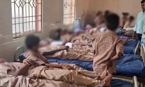विल्लुपुरम स्कूल में चॉकलेट खाने से 21 छात्र बीमार पड़ गए विल्लुपुरम स्कूल में चॉकलेट खाने से 21 छात्र बीमार पड़ गए