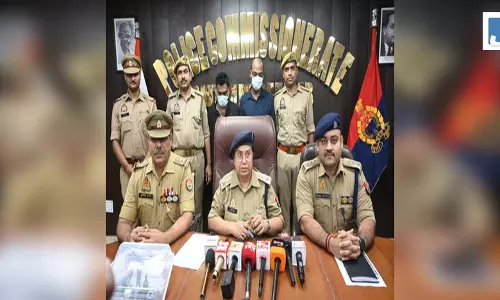 घरों में चोरी करने वाले दो शातिर चोर गिरफ्तार; चोरी का सामान, नकदी और बाइक बरामद घरों में चोरी करने वाले दो शातिर चोर गिरफ्तार; चोरी का सामान, नकदी और बाइक बरामद