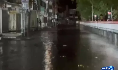 Gujarat: भारी बारिश से भीषण बाढ़, यातायात बाधित Gujarat: भारी बारिश से भीषण बाढ़, यातायात बाधित