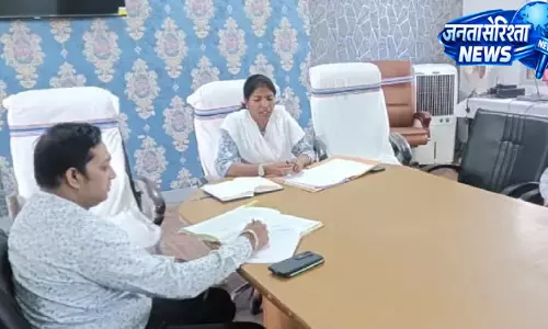 भंडरा में विकास योजनाओं की समीक्षा बैठक, BDO ने पारदर्शिता और रोजगार सृजन पर दिया जोर भंडरा में विकास योजनाओं की समीक्षा बैठक, BDO ने पारदर्शिता और रोजगार सृजन पर दिया जोर