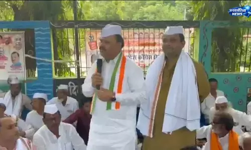 शिक्षकों ने समाहरणालय तक निकाला मार्च
