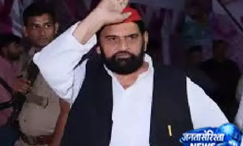 School की जमीन बेचने का आरोप School की जमीन बेचने का आरोप