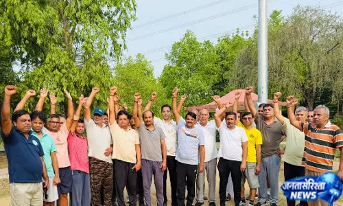 Greater नोएडा में पार्क की बदहाल स्थिति पर लोगों का हंगामा Greater नोएडा में पार्क की बदहाल स्थिति पर लोगों का हंगामा