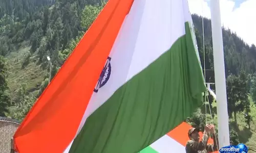 J-K: चिनार कॉर्प्स ने चंदनवाड़ी में ऊंचे राष्ट्रीय ध्वज को देश को किया समर्पित J-K: चिनार कॉर्प्स ने चंदनवाड़ी में ऊंचे राष्ट्रीय ध्वज को देश को किया समर्पित