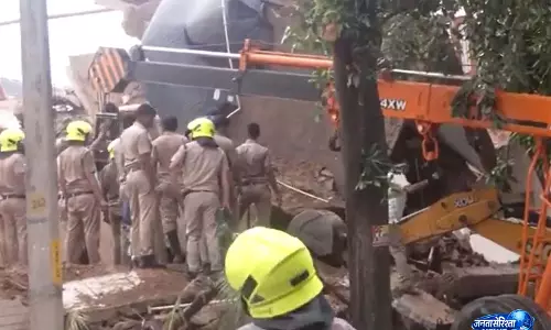 Chandigarh के औद्योगिक क्षेत्र फेज-2 में इमारत गिरी, बचाव अभियान जारी