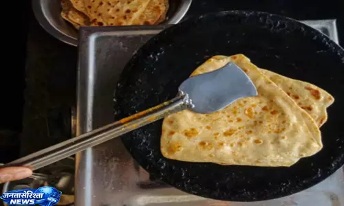 Paratha  पर घी लगाने का गलत तरीका, सेहत पर पड़ सकता है असर