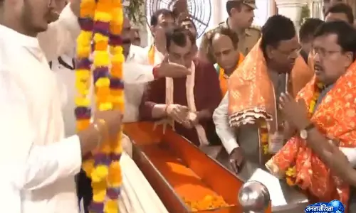 BJP के राष्ट्रीय अध्यक्ष नितिन नवीन ने लखनऊ के हनुमान सेतु मंदिर में पूजा-अर्चना की