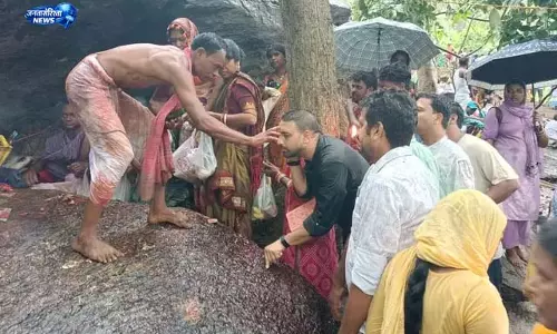 कनाईश्वर पहाड़ पर भक्तों की भारी भीड़