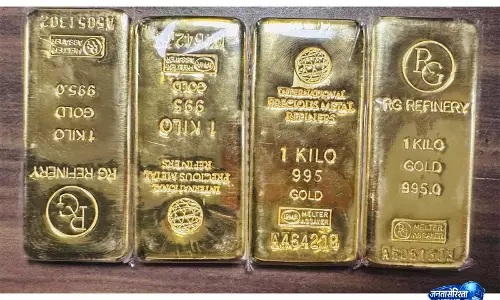 मुंबई एयरपोर्ट पर DRI की बड़ी कार्रवाई, महिला यात्री से 6 करोड़ रुपये का विदेशी सोना बरामद मुंबई एयरपोर्ट पर DRI की बड़ी कार्रवाई, महिला यात्री से 6 करोड़ रुपये का विदेशी सोना बरामद