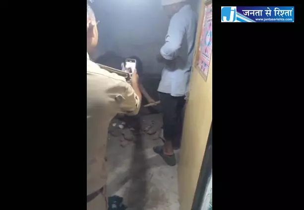 डेढ़ महीने तक रोने का ड्रामा करती रही महिला, खुद पति को मारकर बाथरूम में दफना दी थी लाश डेढ़ महीने तक रोने का ड्रामा करती रही महिला, खुद पति को मारकर बाथरूम में दफना दी थी लाश