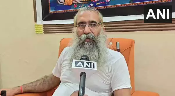 चंदा चोरों को फांसी दें, ट्रस्टी महंत दिनेंद्र दास महाराज का बयान चंदा चोरों को फांसी दें, ट्रस्टी महंत दिनेंद्र दास महाराज का बयान