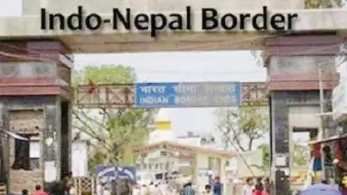 भारत में सस्ती खरीदारी के लिए सबसे ज्यादा सीमा पार कर रहे नेपाली : सर्वे भारत में सस्ती खरीदारी के लिए सबसे ज्यादा सीमा पार कर रहे नेपाली : सर्वे