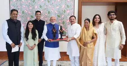 शिवसेना नेता संजय देशमुख ने प्रधानमंत्री मोदी से की मुलाकात, बताया- विशेष आनंद का अनुभव शिवसेना नेता संजय देशमुख ने प्रधानमंत्री मोदी से की मुलाकात, बताया- विशेष आनंद का अनुभव