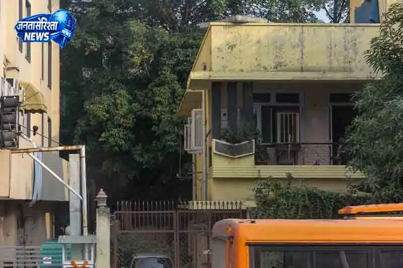 Delhi में बंगले को कमांड सेंटर में बदलने की योजना Delhi में बंगले को कमांड सेंटर में बदलने की योजना
