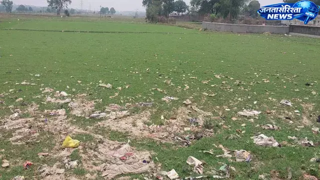 खेतों में बढ़ता प्लास्टिक कचरा बना चिंता का कारण, मिट्टी की उर्वरा शक्ति पर पड़ रहा असर खेतों में बढ़ता प्लास्टिक कचरा बना चिंता का कारण, मिट्टी की उर्वरा शक्ति पर पड़ रहा असर
