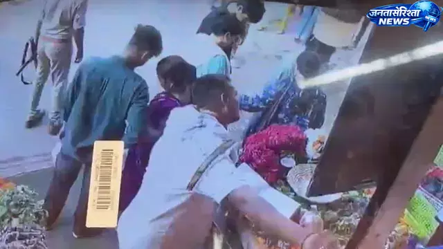 विश्वनाथ मंदिर परिक्षेत्र में कार्बाइन से चली गोली, तीन लोग घायल विश्वनाथ मंदिर परिक्षेत्र में कार्बाइन से चली गोली, तीन लोग घायल