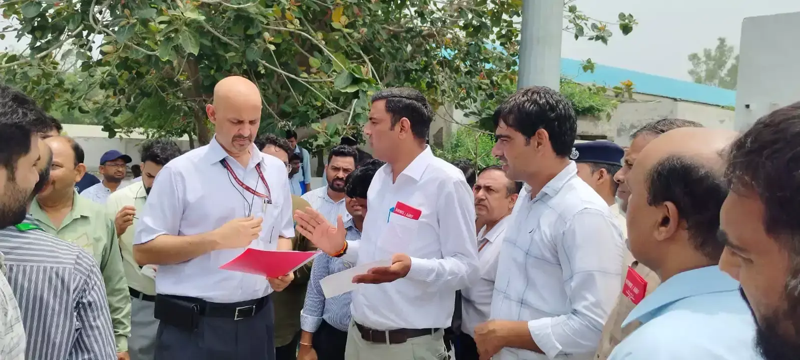 Jind: जींद में हाइड्रोजन ट्रेन परियोजना का डीआरएम ने किया निरीक्षण Jind: जींद में हाइड्रोजन ट्रेन परियोजना का डीआरएम ने किया निरीक्षण