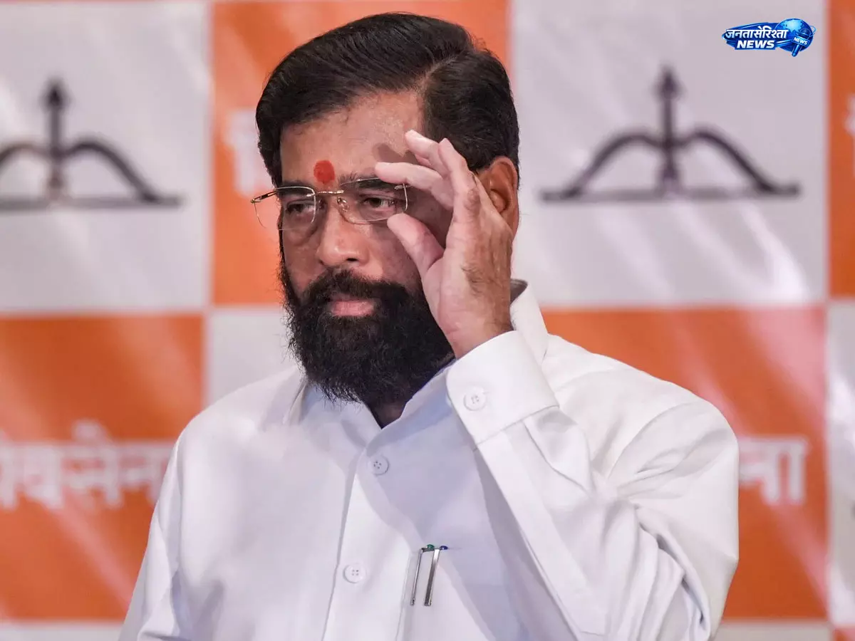 तबीयत बिगड़ने पर महाराष्ट्र के उपमुख्यमंत्री एकनाथ शिंदे अस्पताल में भर्ती, हालत स्थिर तबीयत बिगड़ने पर महाराष्ट्र के उपमुख्यमंत्री एकनाथ शिंदे अस्पताल में भर्ती, हालत स्थिर