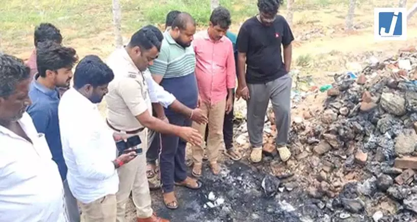 छात्र की हत्या, बदमाशों ने बाइक समेत जिंदा जलाया, माता-पिता और दोस्त सदमे में छात्र की हत्या, बदमाशों ने बाइक समेत जिंदा जलाया, माता-पिता और दोस्त सदमे में