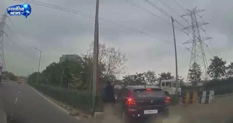 Gurugram हादसा: तेज रफ्तार बलेनो से दो घायल Gurugram हादसा: तेज रफ्तार बलेनो से दो घायल
