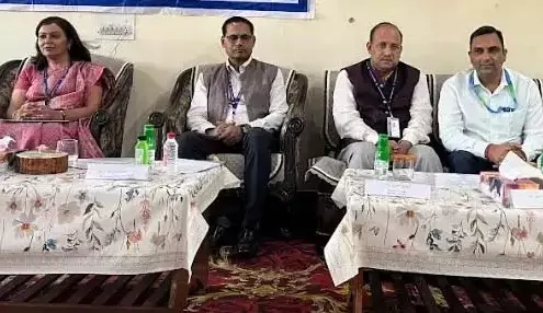 Jammu: वित्तीय साक्षरता शिविर में लोगों को बैंकिंग सुविधाओं की दी जानकारी Jammu: वित्तीय साक्षरता शिविर में लोगों को बैंकिंग सुविधाओं की दी जानकारी