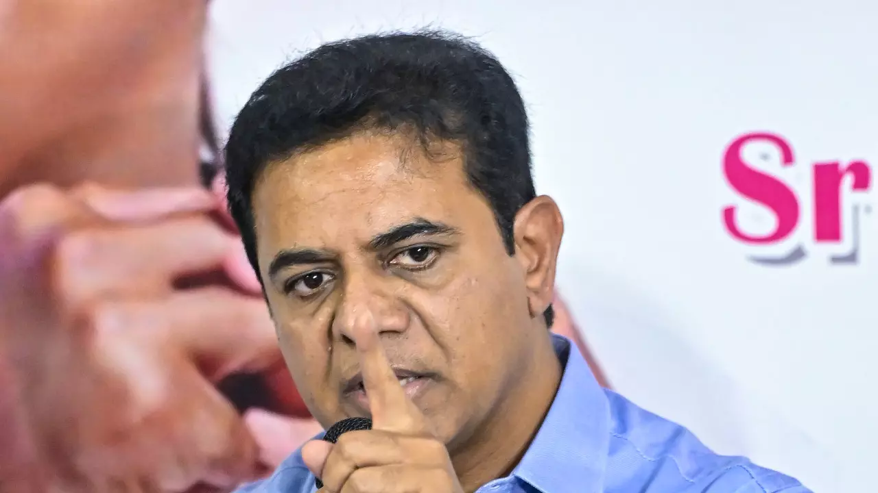 KTR ने 20,000 पुलिस कांस्टेबल पदों को भरने के लिए अधिसूचना की मांग की KTR ने 20,000 पुलिस कांस्टेबल पदों को भरने के लिए अधिसूचना की मांग की