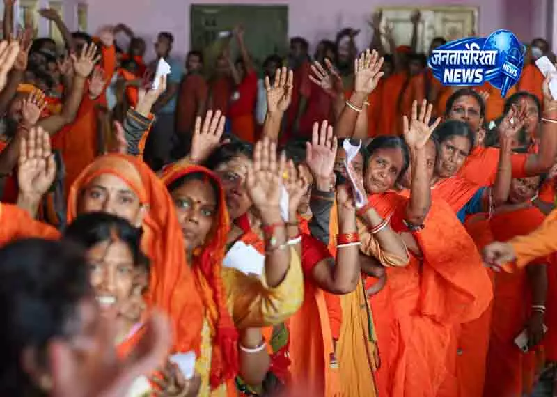 Srinagar 3880 मीटर ऊंचे अमरनाथ गुफा की यात्रा शुरू Srinagar 3880 मीटर ऊंचे अमरनाथ गुफा की यात्रा शुरू
