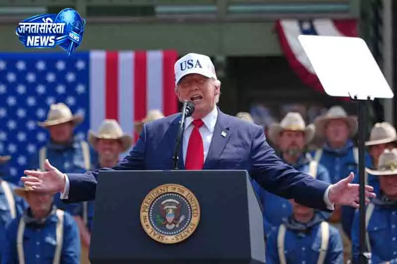Trump ने व्हाइट हाउस फुटबॉल सभा का सुझाव दिया Trump ने व्हाइट हाउस फुटबॉल सभा का सुझाव दिया