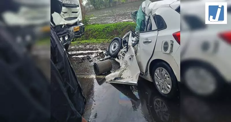वाहन और कार की आमने-सामने भिड़ंत, दो लोगों की घटनास्थल पर मौत वाहन और कार की आमने-सामने भिड़ंत, दो लोगों की घटनास्थल पर मौत