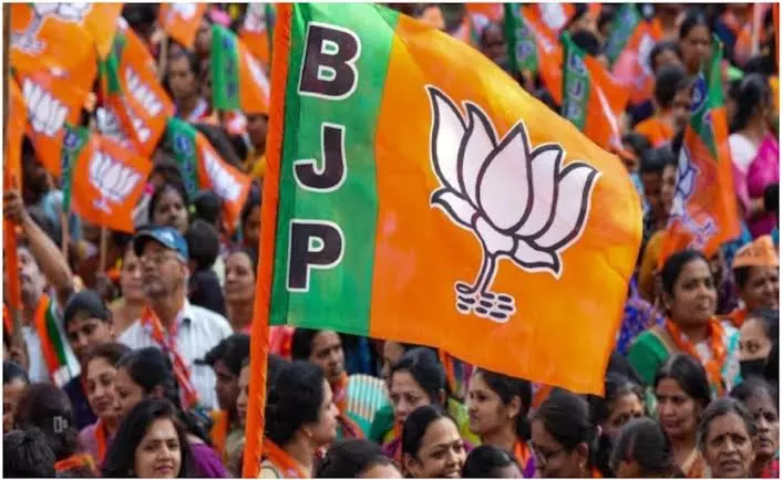 कर्नाटक की गुटबाजी और गोवा का बोझ बीजेपी की अगली चुनावी परीक्षा कर्नाटक की गुटबाजी और गोवा का बोझ बीजेपी की अगली चुनावी परीक्षा