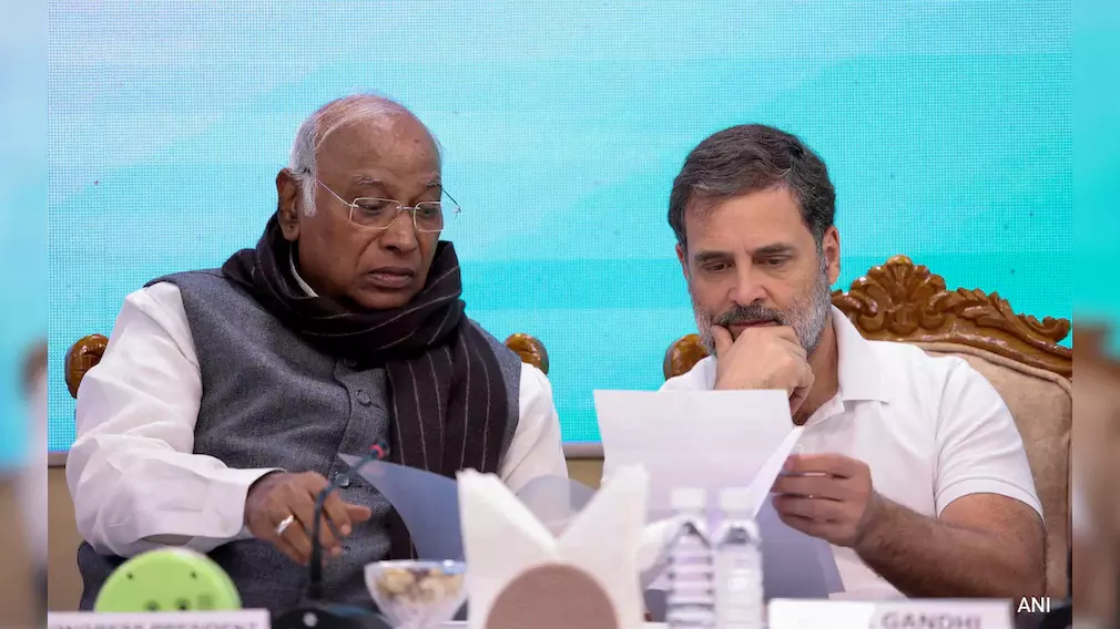 कांग्रेस की कहानी और कमेटियों के प्रति उसका कभी न ख़त्म होने वाला जुनून कांग्रेस की कहानी और कमेटियों के प्रति उसका कभी न ख़त्म होने वाला जुनून