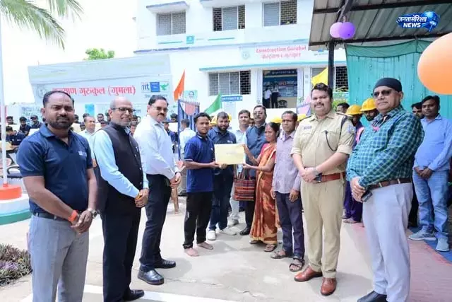 गुमला: कारीगरों के लिए रोजगार के नए अवसर गुमला: कारीगरों के लिए रोजगार के नए अवसर