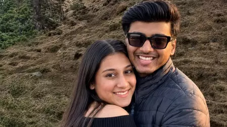 टिकट बुकिंग के बहाने आधार कार्ड की मांग, सिया की चैट से हुआ बड़ा खुलासा टिकट बुकिंग के बहाने आधार कार्ड की मांग, सिया की चैट से हुआ बड़ा खुलासा